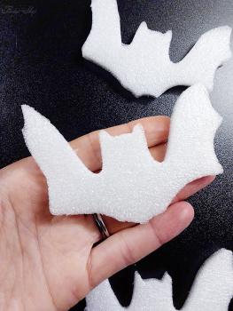 3 weiße Schaumstoff Fledermäuse